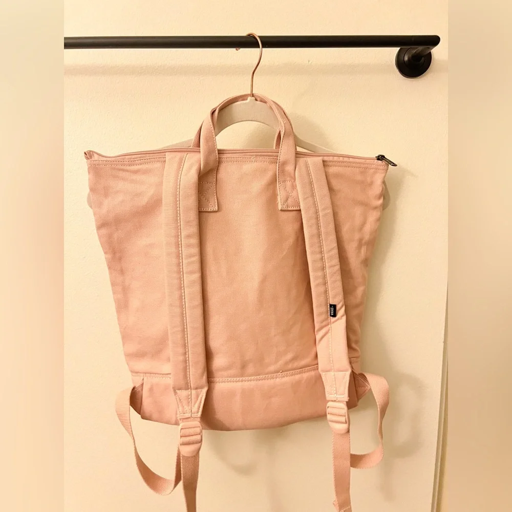 Simple Backpack - Picture 2 of 3